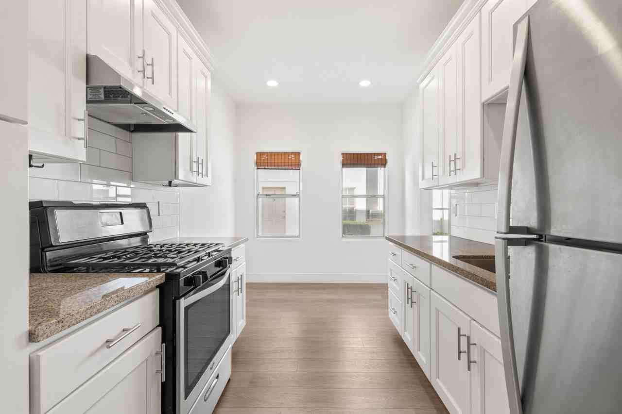 1461 S Beverly Dr - Photo 4 of 19