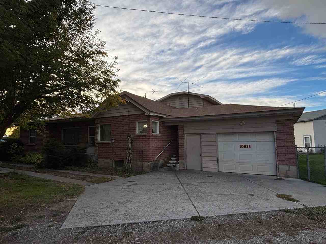 10923 N 36 E - Photo 2 of 20