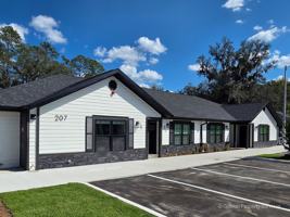 featured image of 215 Se 21st Ter