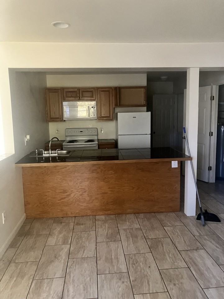 933 Main St #3 - Photo 3 of 8
