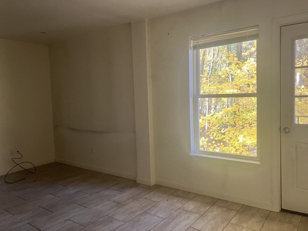 933 Main St #3 - Photo 5 of 8