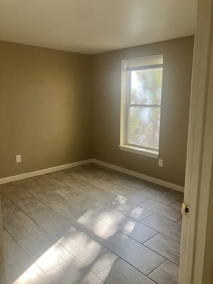 933 Main St #3 - Photo 7 of 8