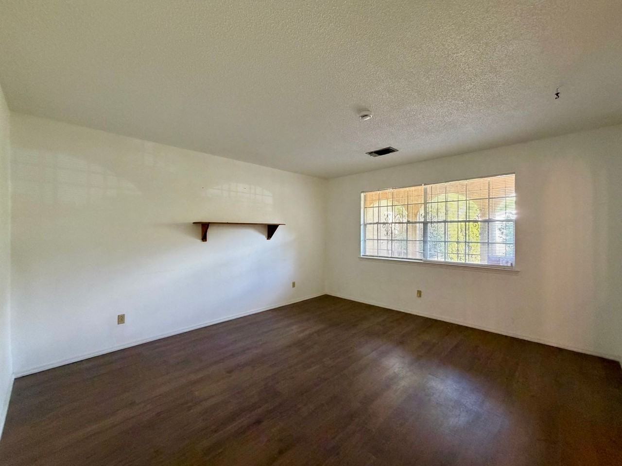 3801 Shenandoah Pl Ne - Photo 2 of 20