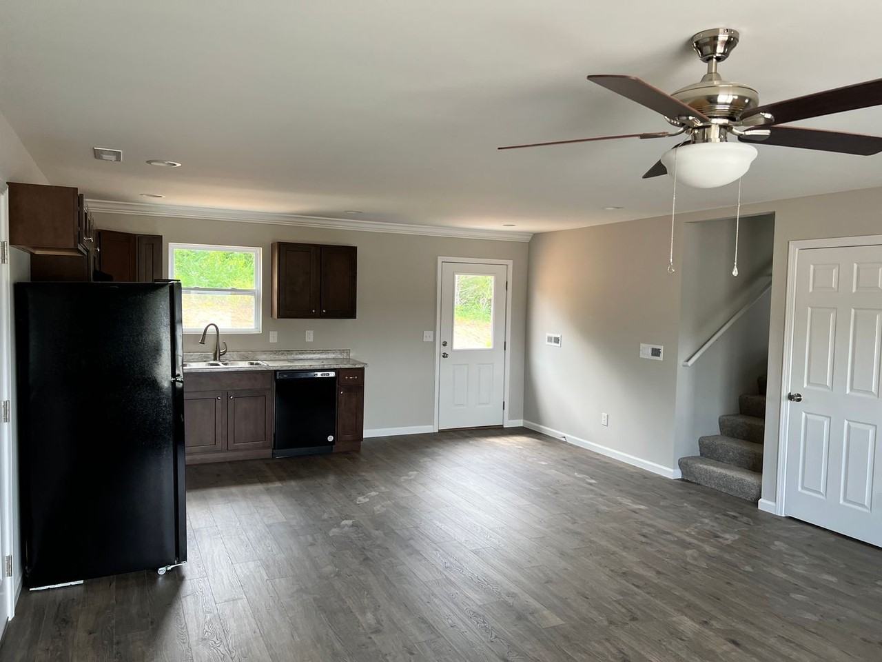 115 Springfield Heights Dr - Photo 2 of 12