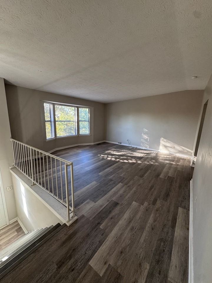 800 14th Ave Ne ##Ne - Photo 2 of 10