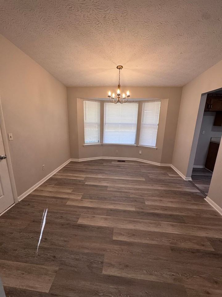 800 14th Ave Ne ##Ne - Photo 3 of 10