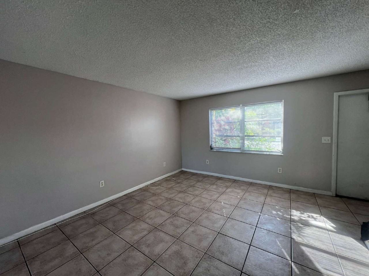 6635 Warwick Circle-4 - Photo 5 of 29