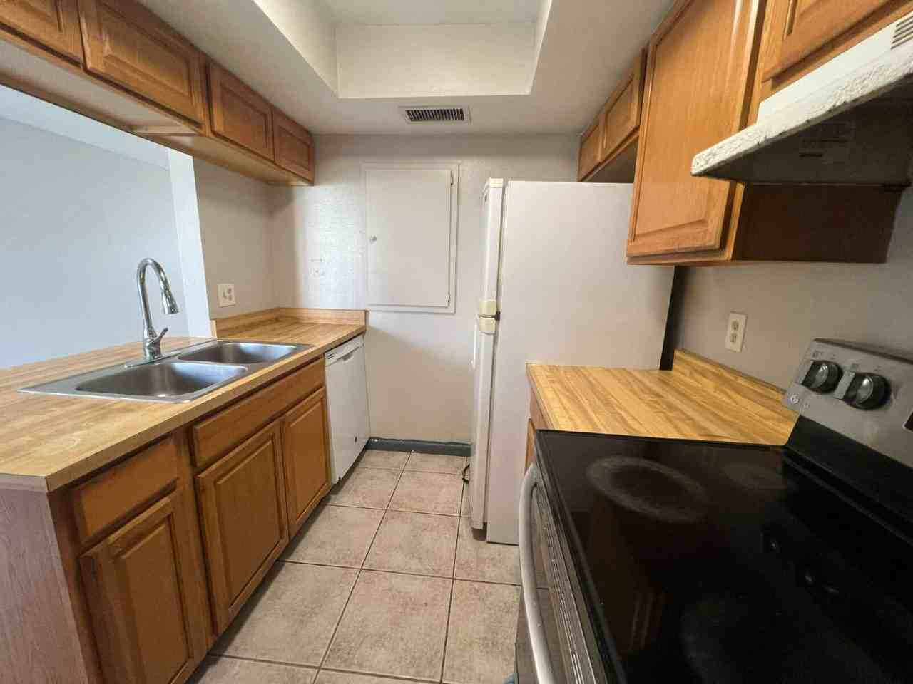 6635 Warwick Circle-4 - Photo 7 of 29