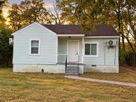 featured image of 1019 Combs St