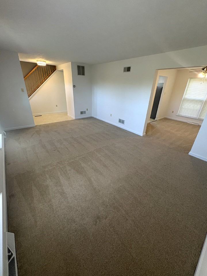 435 New Windsor Rd - Photo 4 of 16