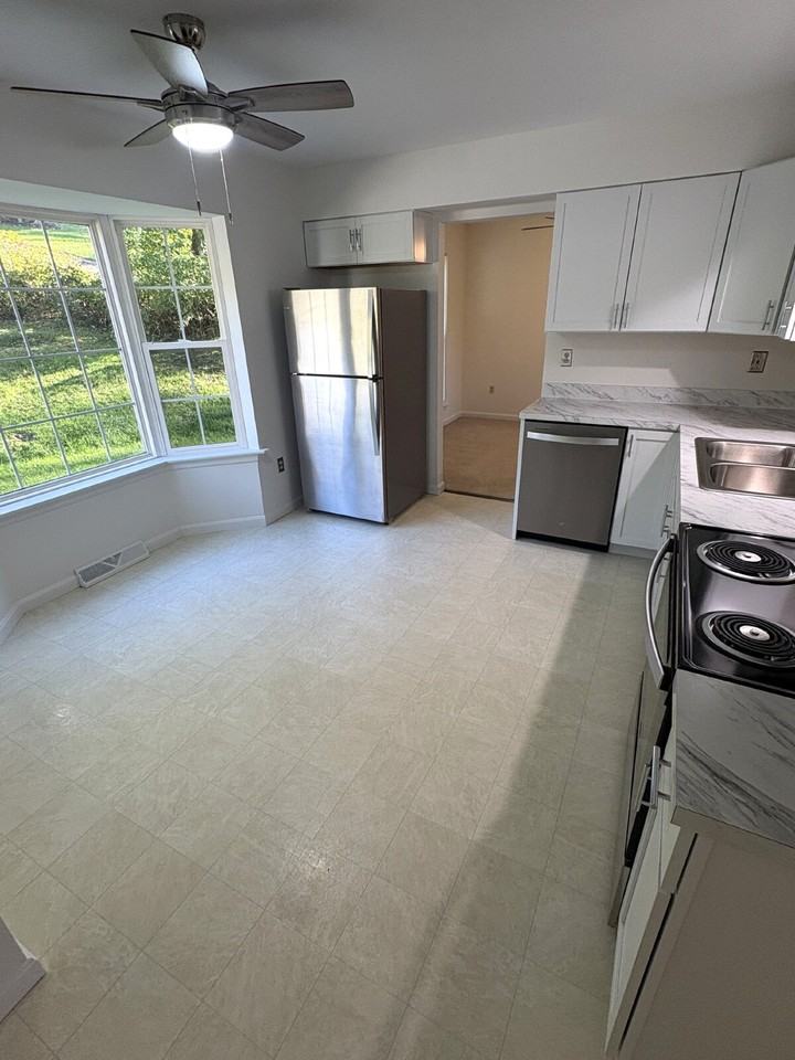 435 New Windsor Rd - Photo 6 of 16
