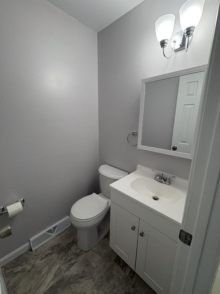 435 New Windsor Rd - Photo 7 of 16