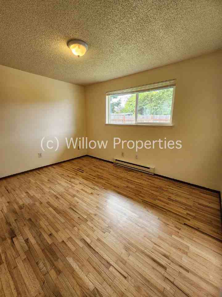1716 E 65th St - Photo 6 of 11