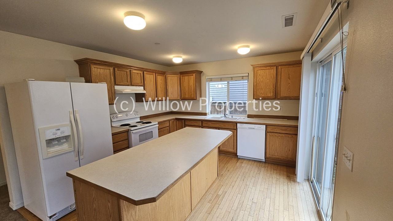 1237 Griggs St - Photo 4 of 11