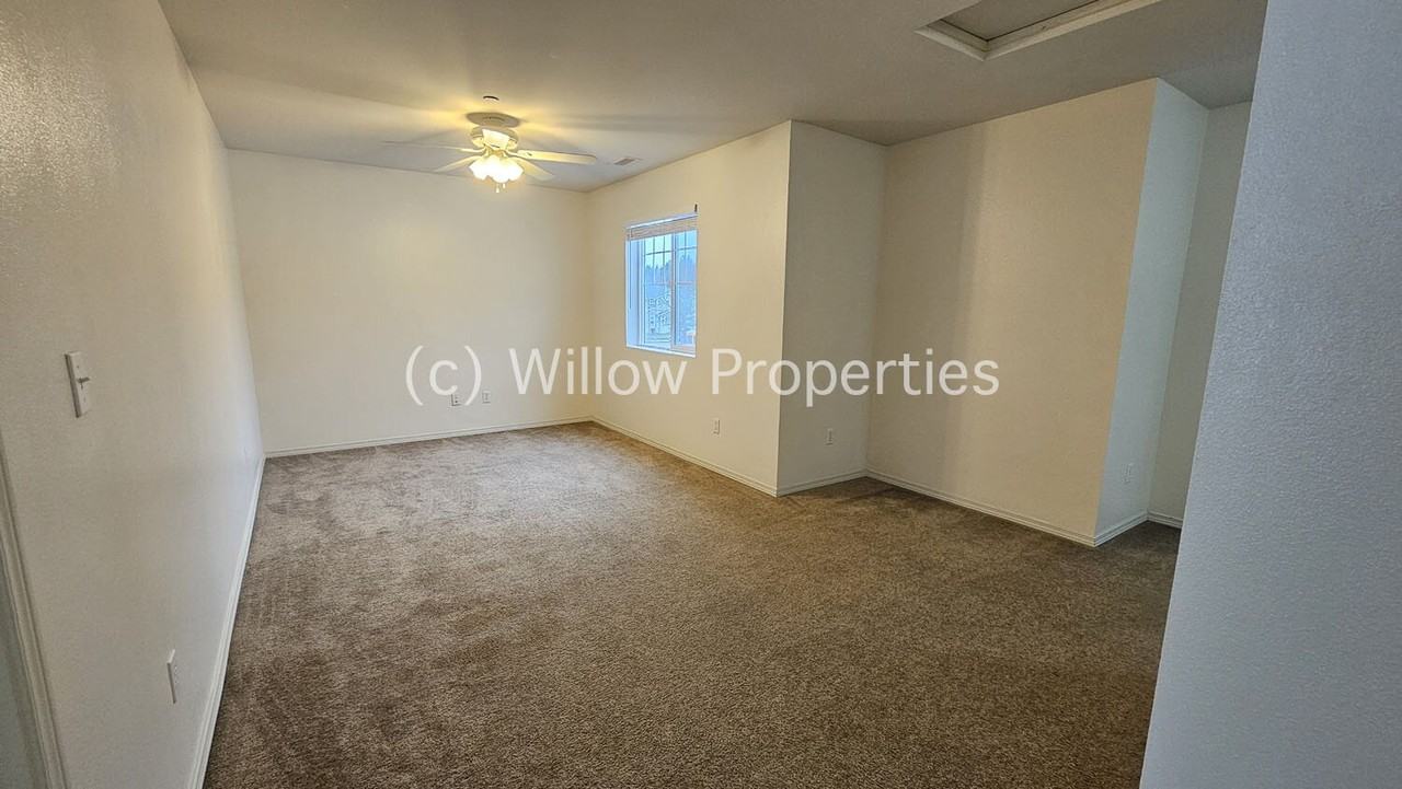 1237 Griggs St - Photo 5 of 11