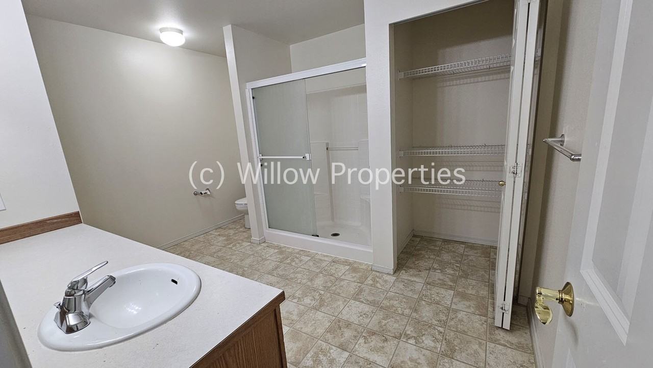 1237 Griggs St - Photo 7 of 11