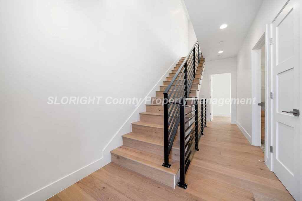 219 1st St - Photo 3 of 31