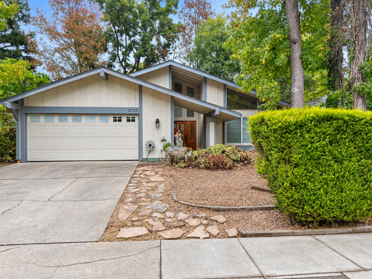 2721 Adriatic Way - Photo 2 of 34