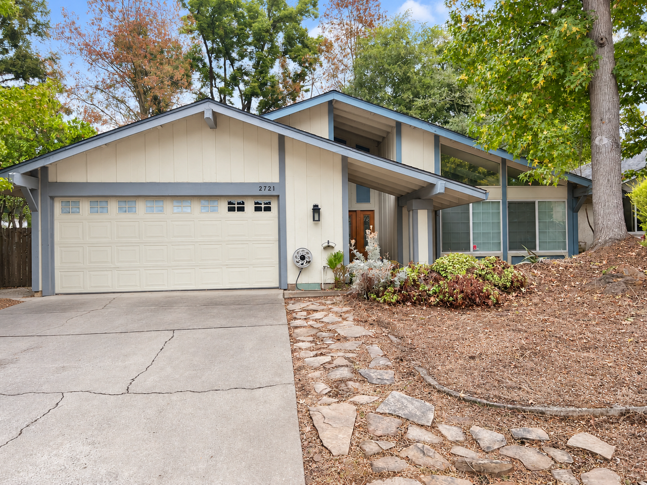 2721 Adriatic Way - Photo 3 of 34