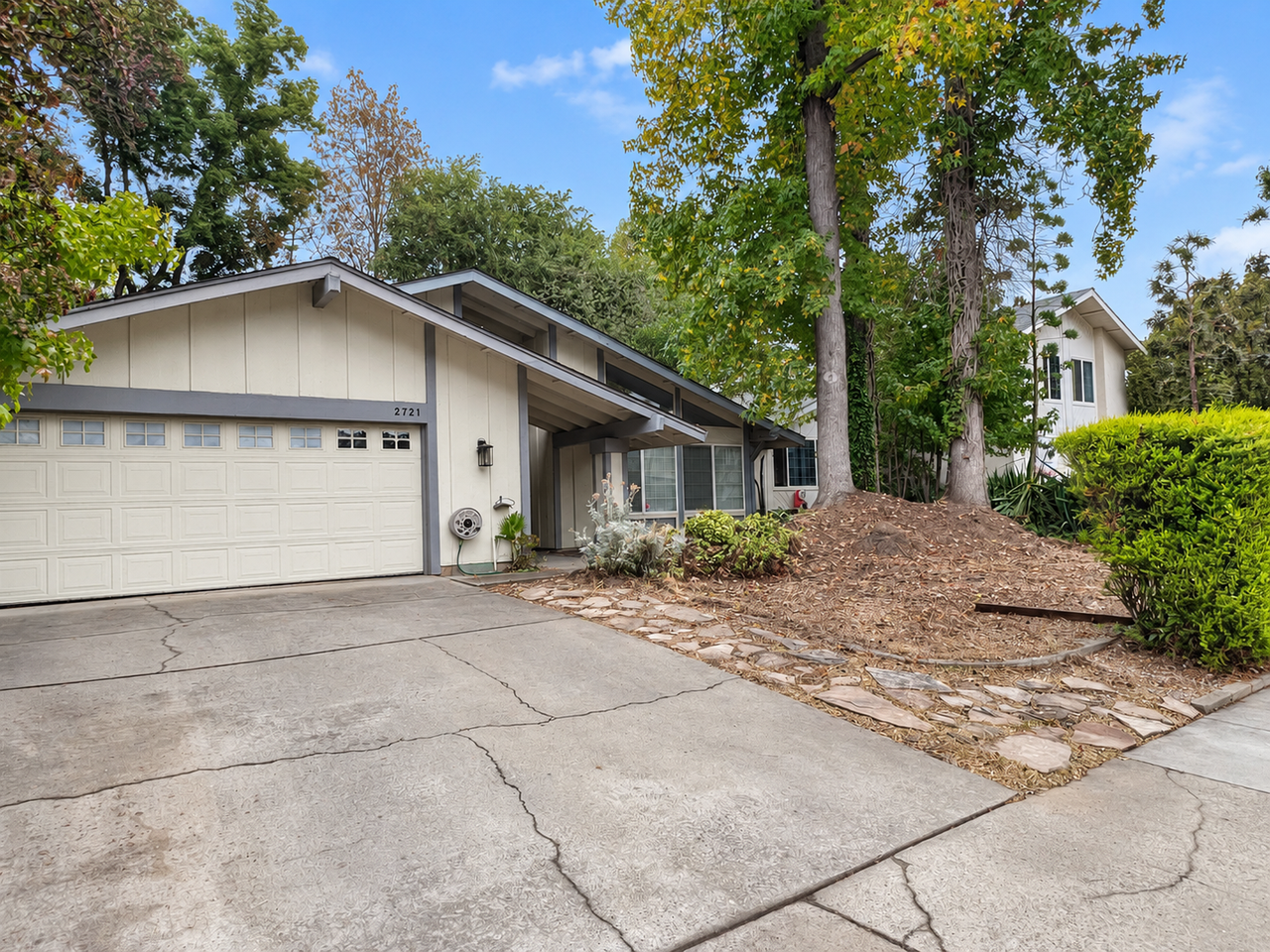 2721 Adriatic Way - Photo 4 of 34