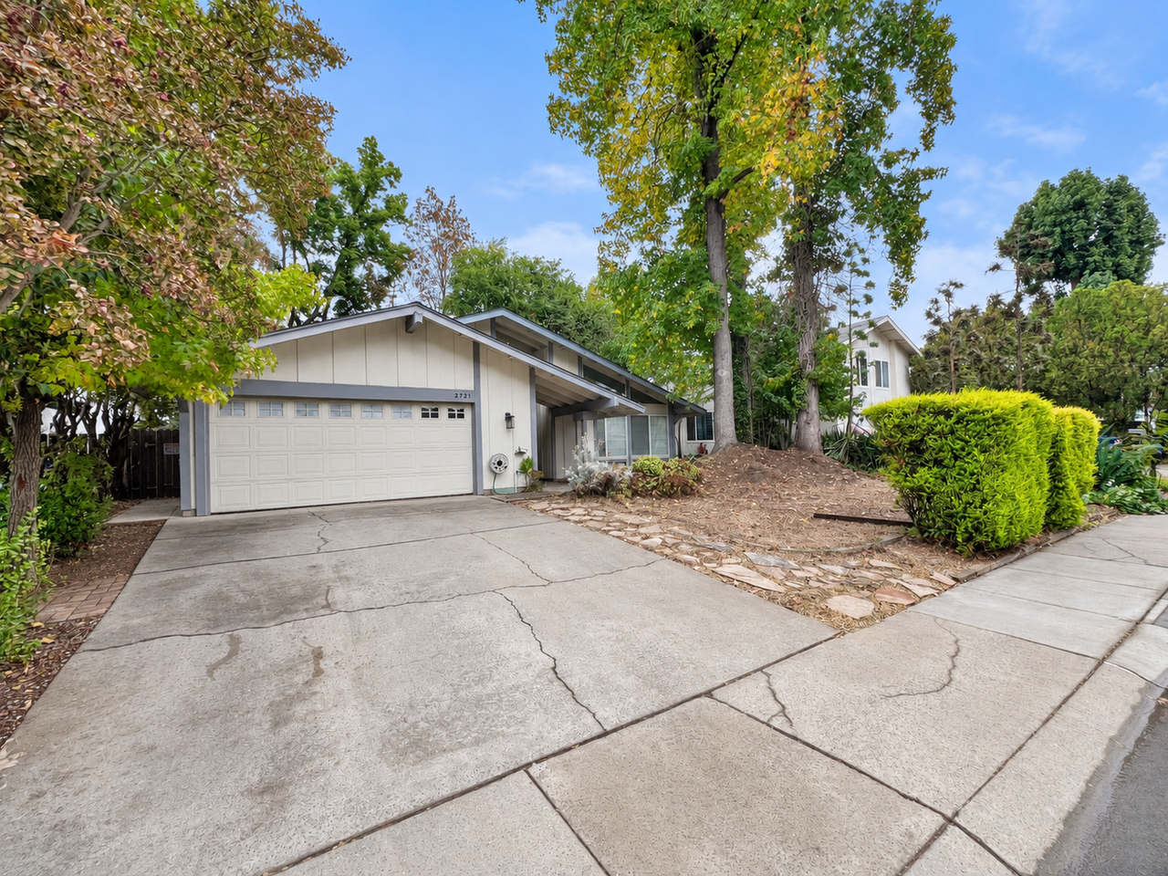 2721 Adriatic Way - Photo 5 of 34
