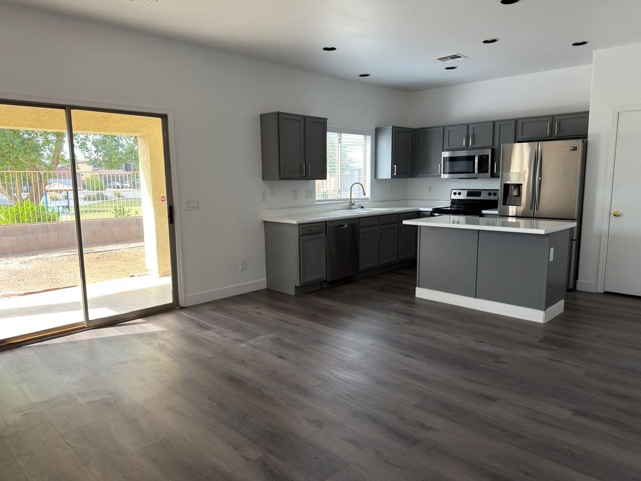 1614 S 79th Gln - Photo 3 of 15