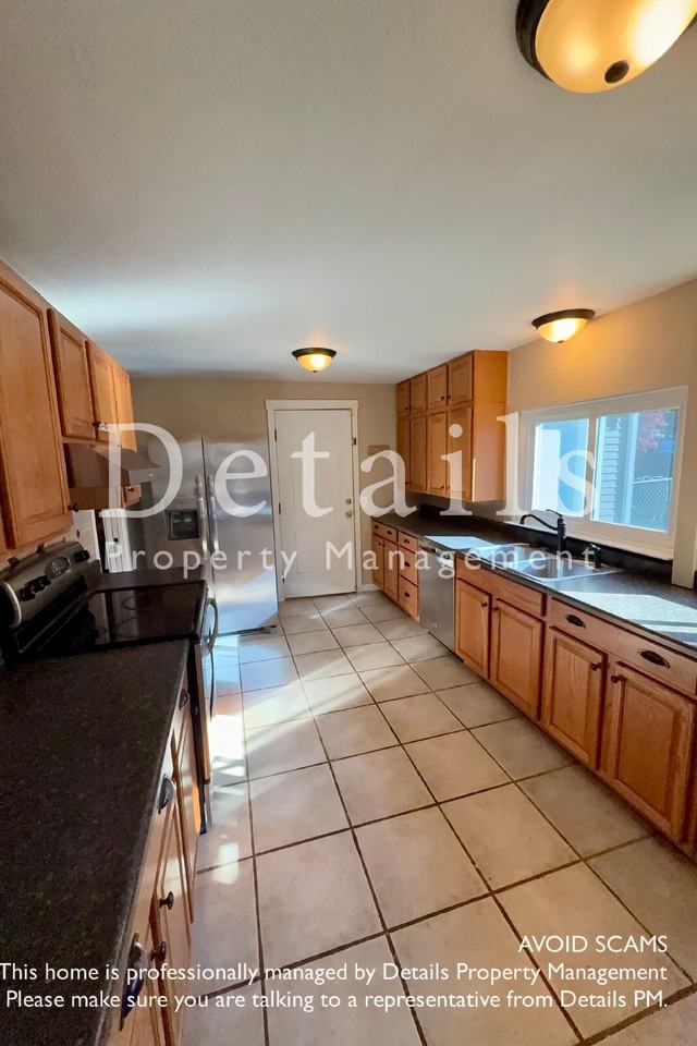 1407 Henry Ave - Photo 7 of 24