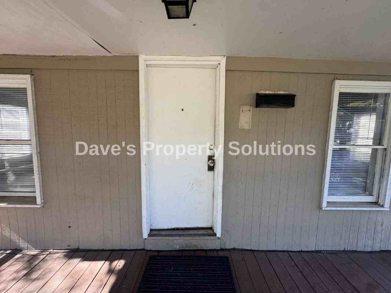 1812 Se Center St - Photo 2 of 16