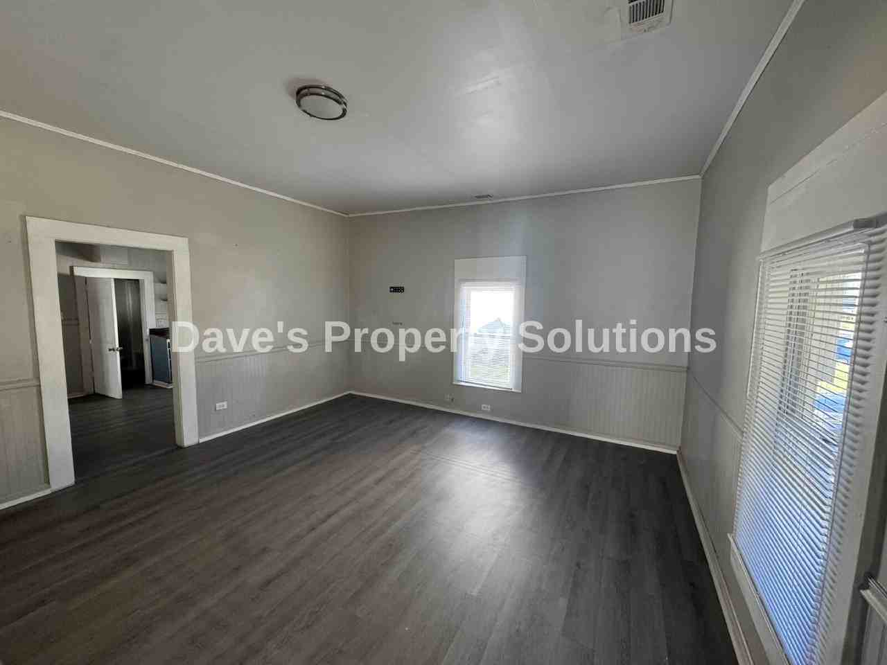 1812 Se Center St - Photo 3 of 16