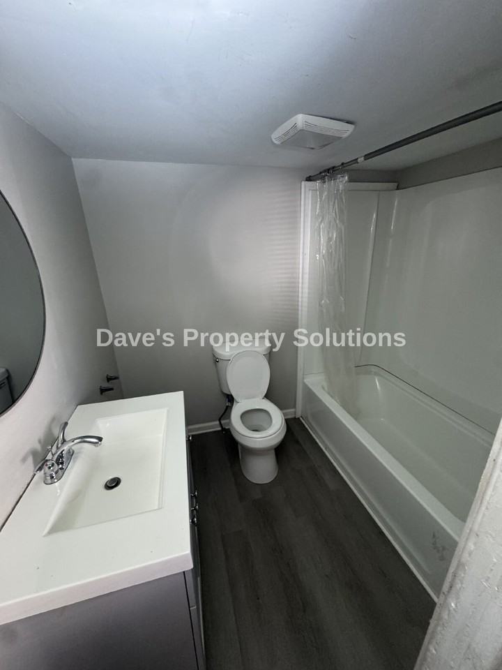 1812 Se Center St - Photo 5 of 16