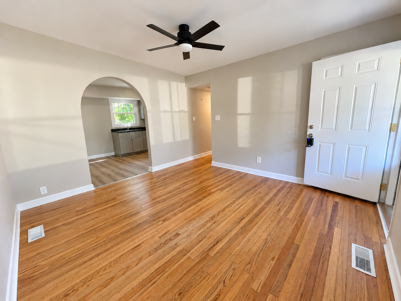 1446 Thelbert Dr - Photo 4 of 20