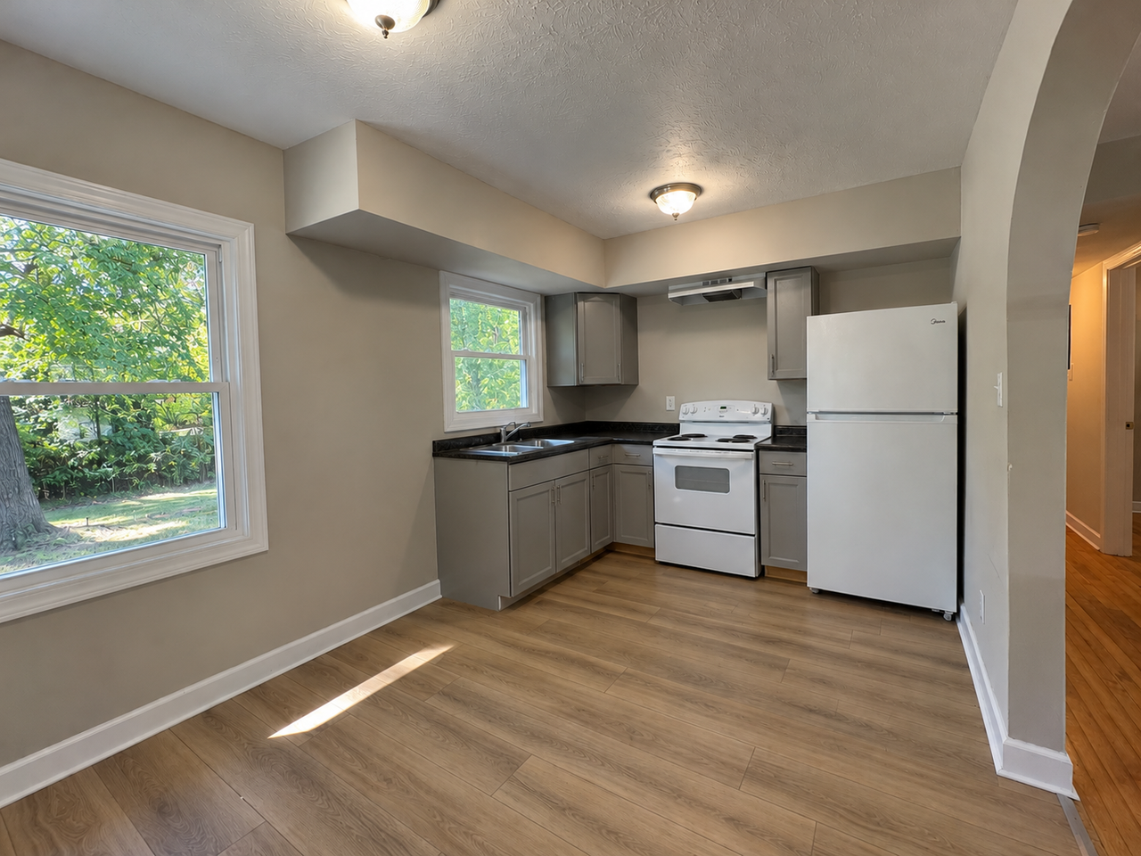1446 Thelbert Dr - Photo 5 of 20