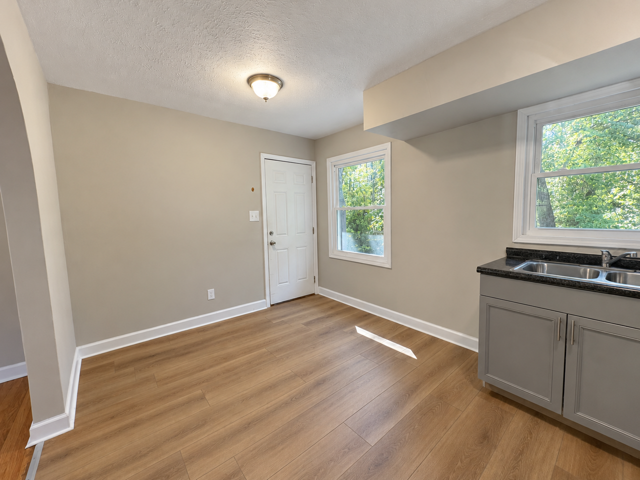 1446 Thelbert Dr - Photo 6 of 20