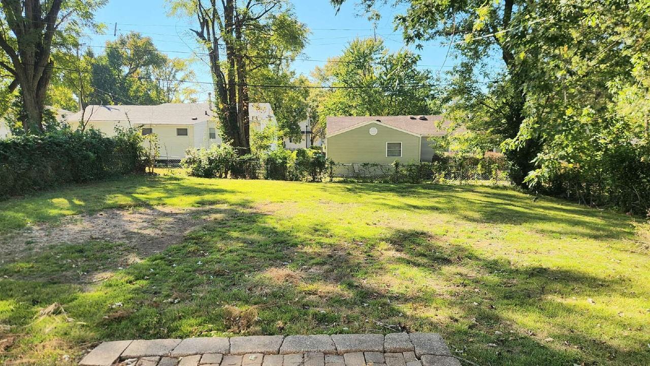 1134 Roxton Dr - Photo 3 of 20