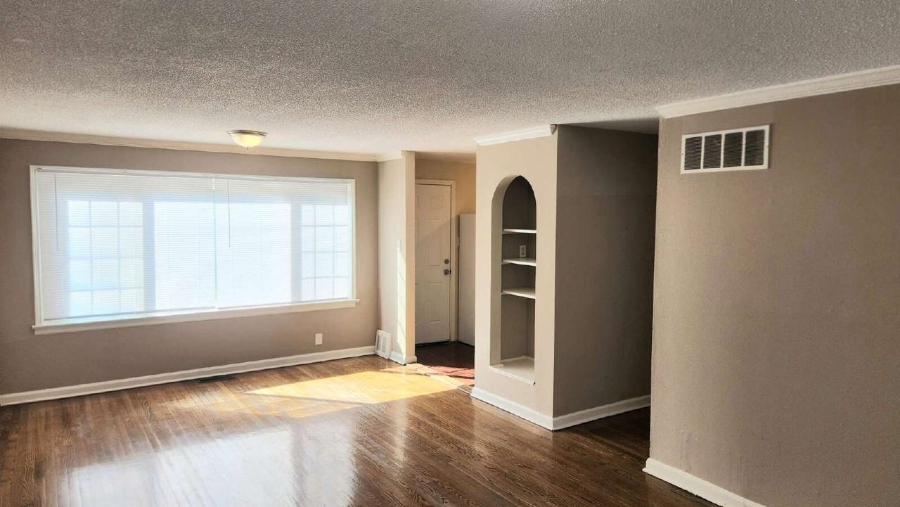 1134 Roxton Dr - Photo 6 of 20