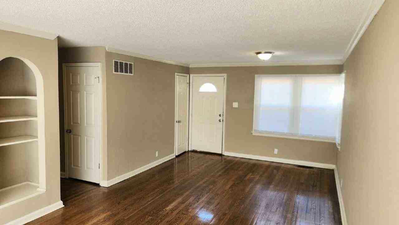 1134 Roxton Dr - Photo 7 of 20