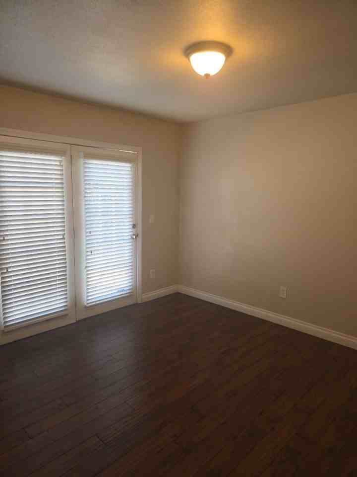 4205 56th St - Photo 6 of 8
