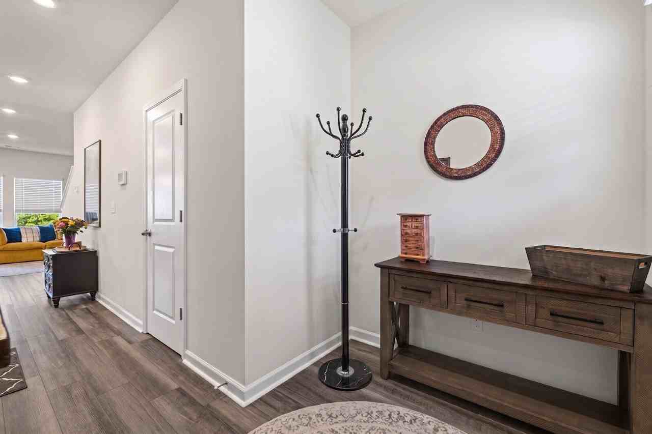 515 Tayberry Ln - Photo 6 of 32
