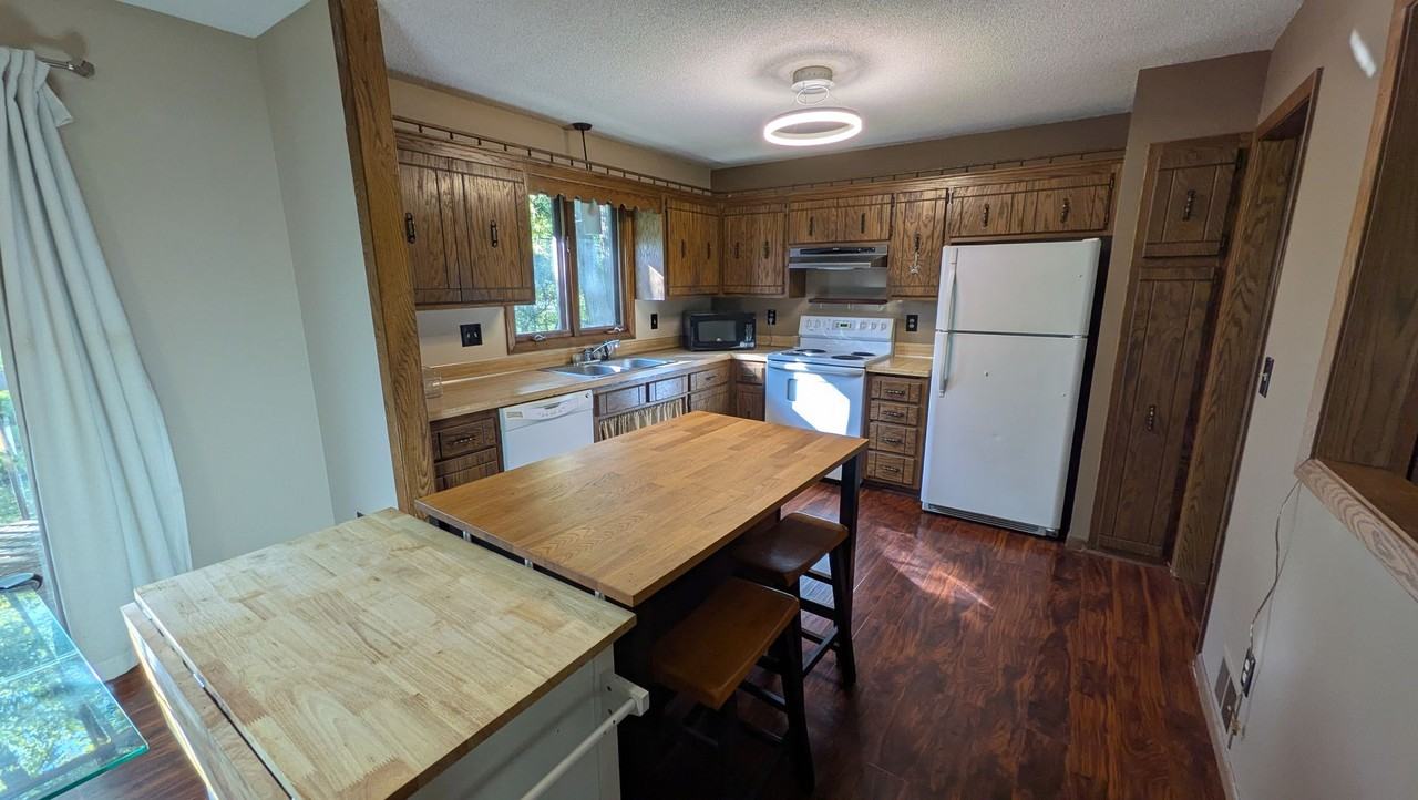1232 Norton Ave Ne - Photo 3 of 9
