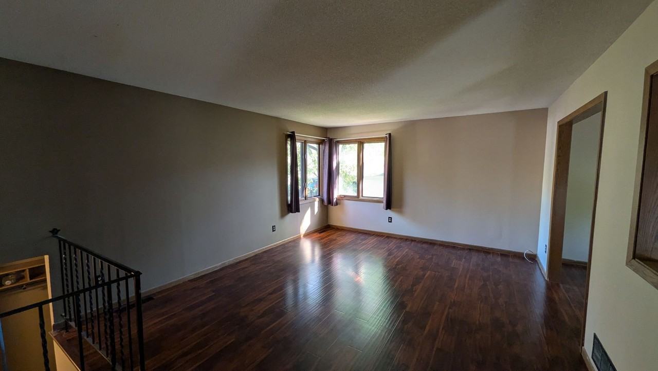 1232 Norton Ave Ne - Photo 4 of 9