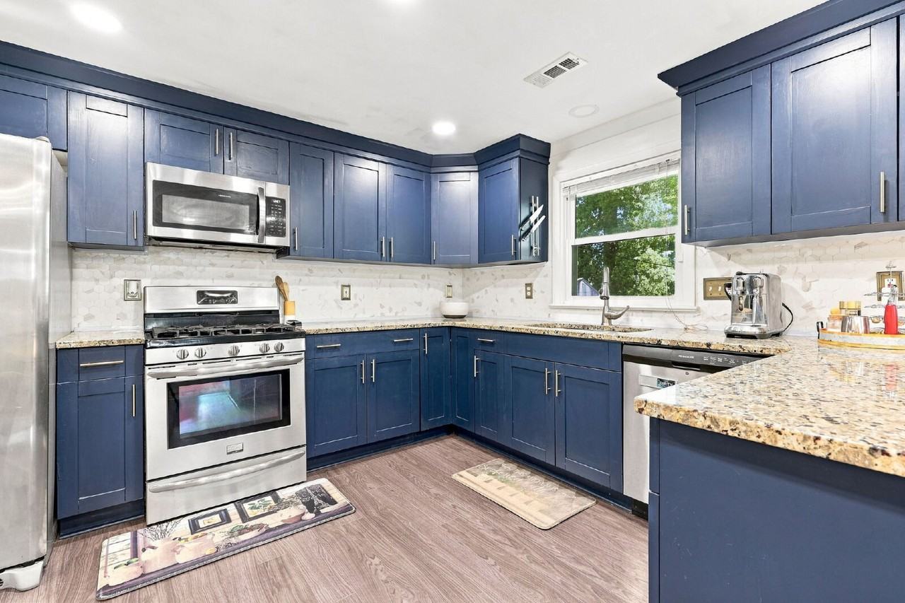 1041 Dulcie Ave - Photo 6 of 33