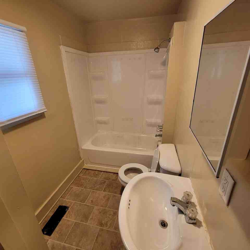 1623 Nelson Ave - Photo 2 of 8