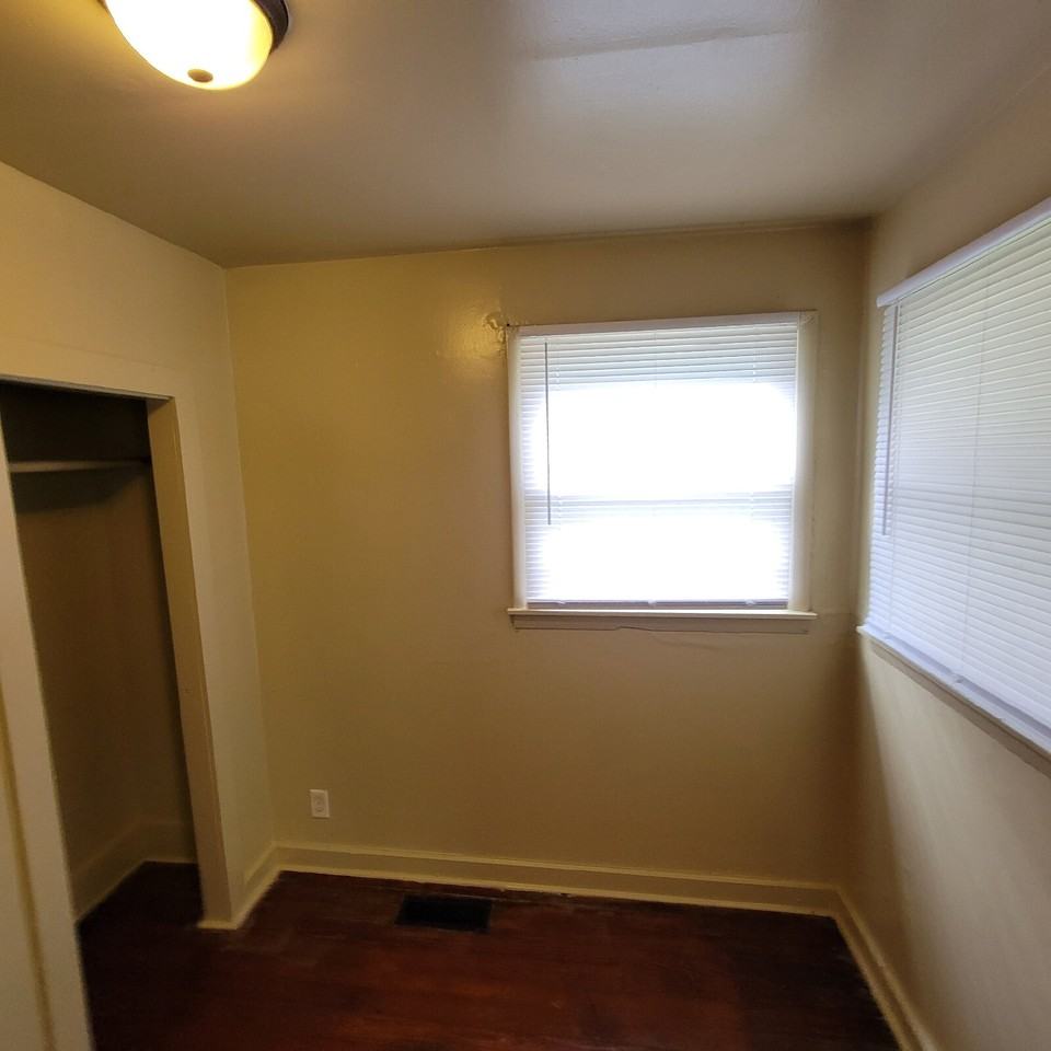 1623 Nelson Ave - Photo 3 of 8