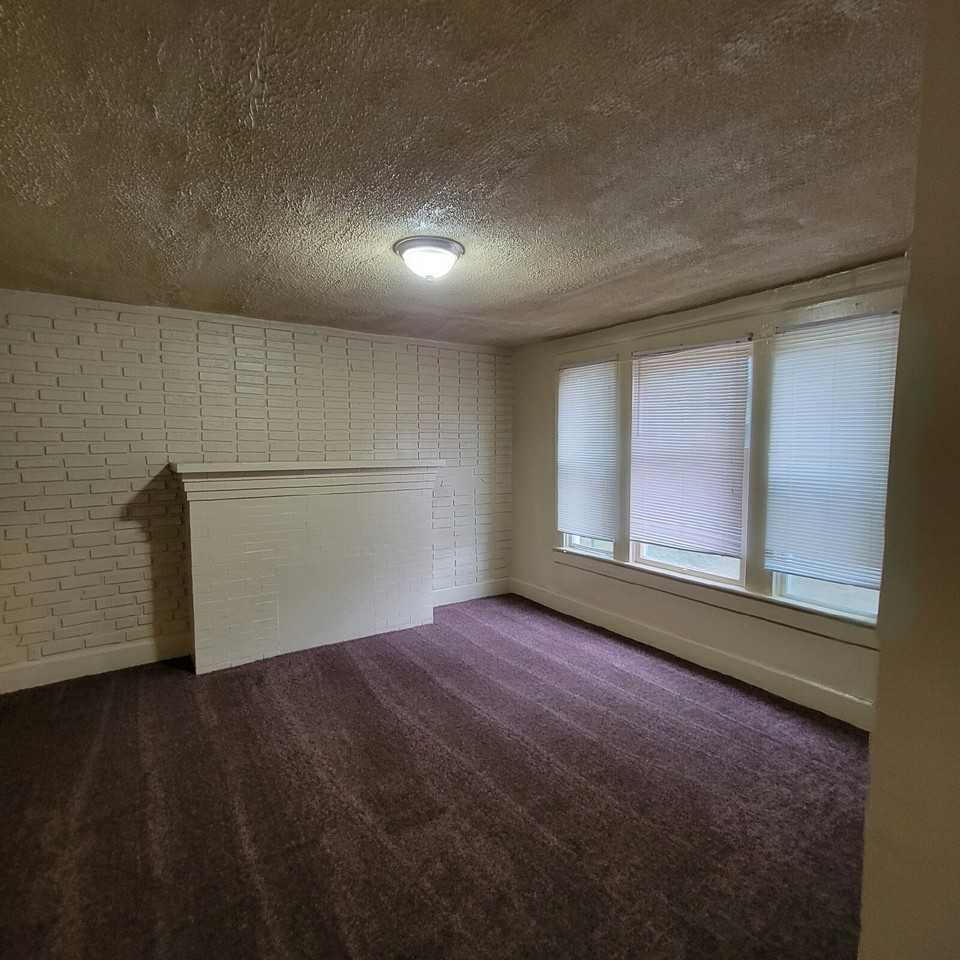 3210 Guilford Ave - Photo 5 of 10