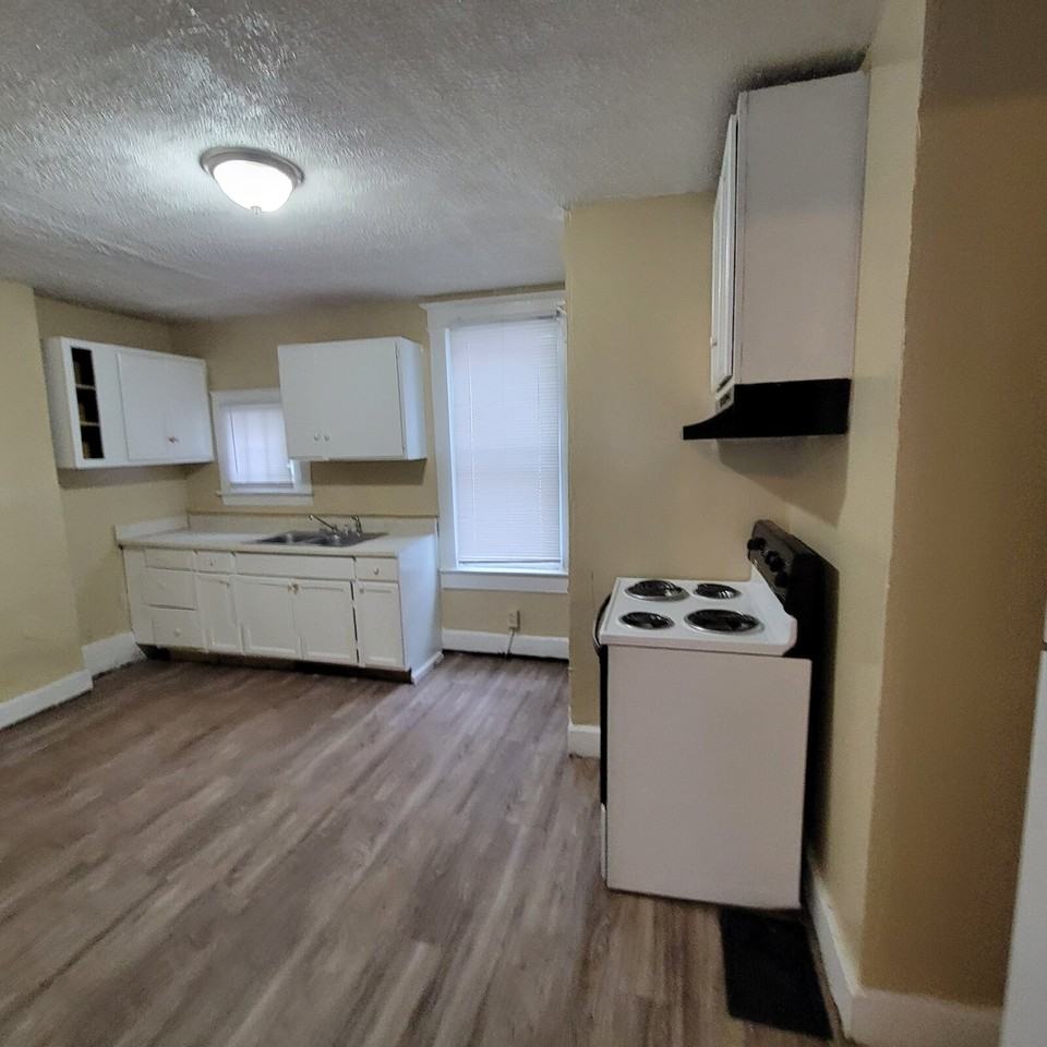 3210 Guilford Ave - Photo 6 of 10