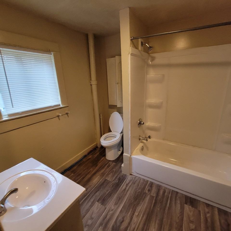 3210 Guilford Ave - Photo 7 of 10