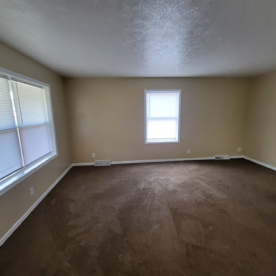 2745 Columbia Ave - Photo 5 of 8