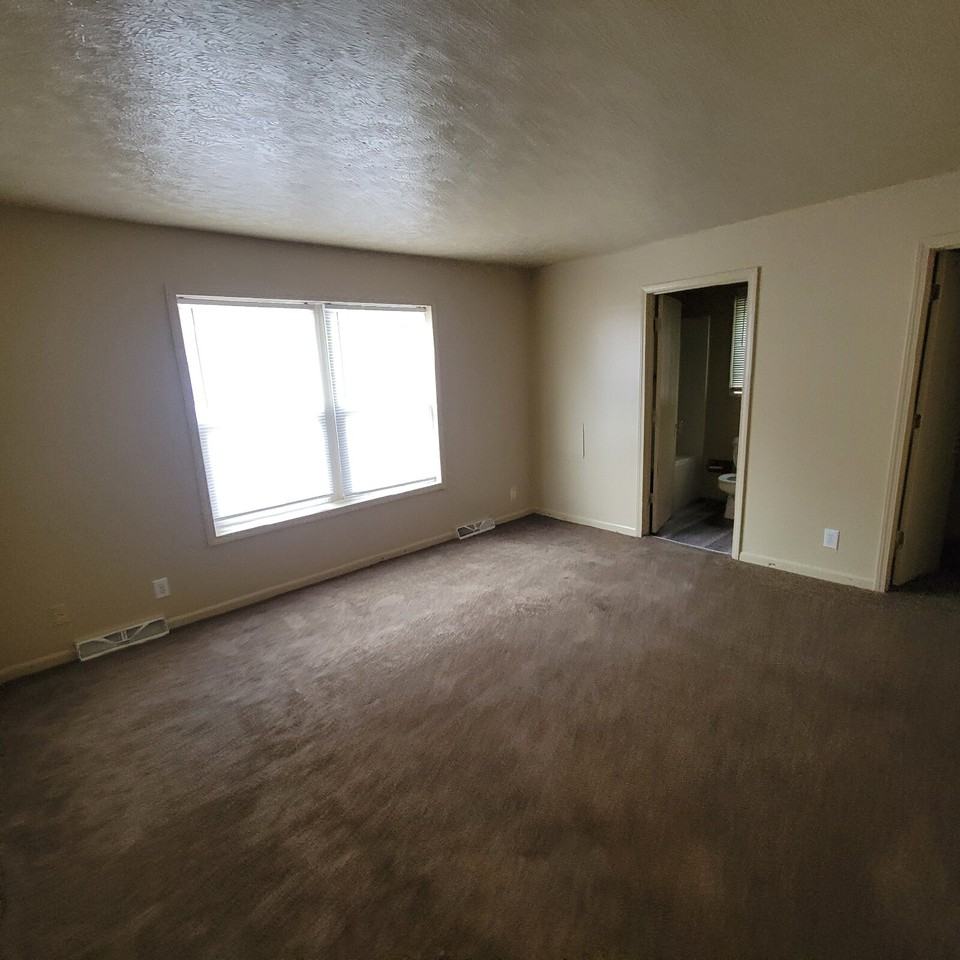2745 Columbia Ave - Photo 6 of 8