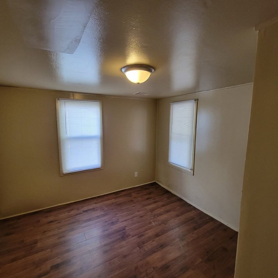 1514 S Whittier Pl - Photo 2 of 7