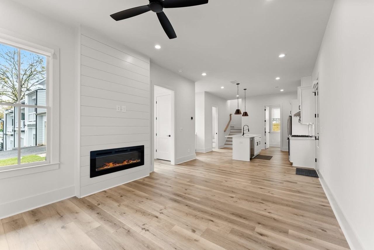 392 Forrest Ave - Photo 2 of 16